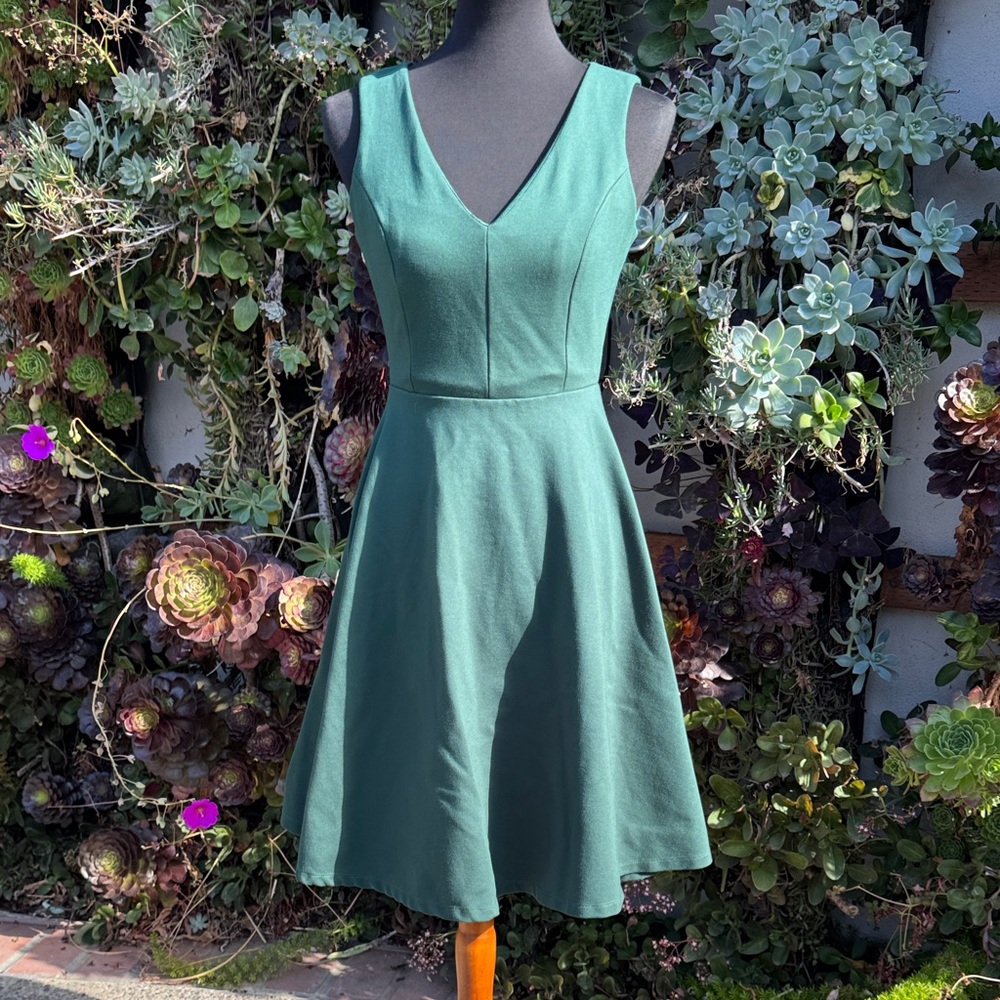 Lulu's Green V-Neck Midi Dress